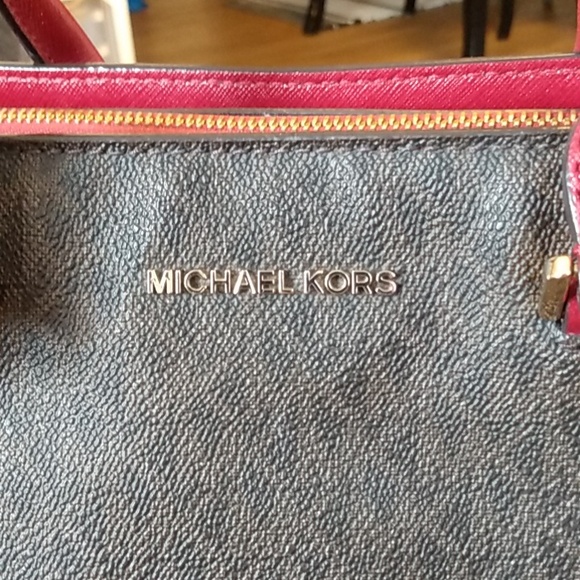 Michael Kors Savannah Large Satchel - Picture 2 of 16